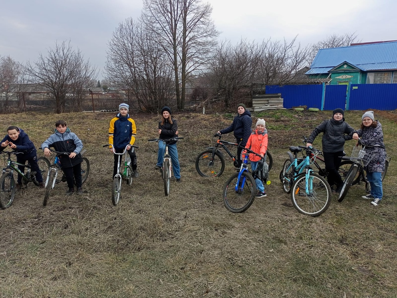 Члены поискового отряда &amp;quot;Истоки&amp;quot; на велопробеге.